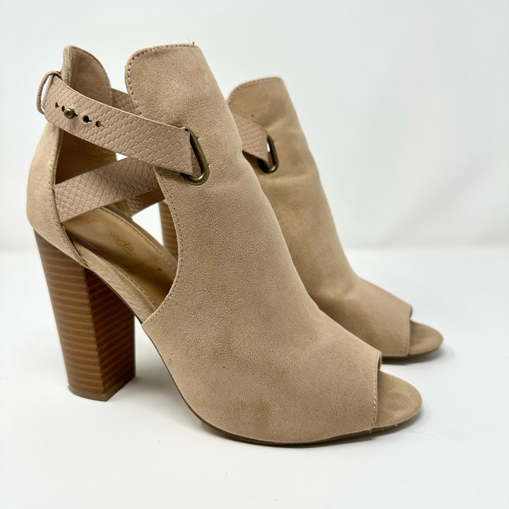 ShoeDazzle Peep Toe Heel